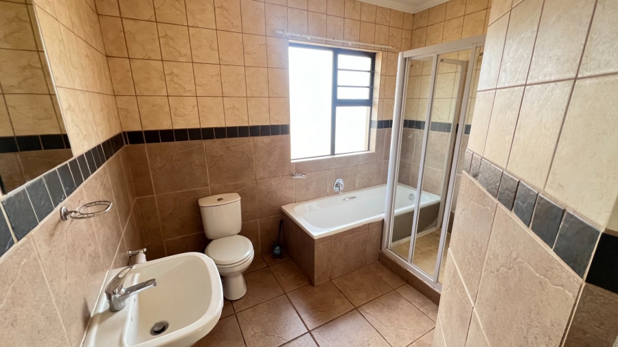 3 Bedroom Property for Sale in Langenhovenpark Free State